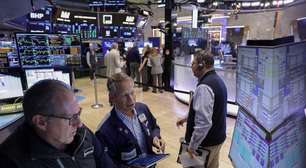 S&amp;P 500 e Nasdaq abrem em alta com recuperação de chips e o recuo de rendimentos