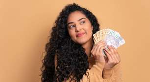 Banho de fartura: saiba como usar o poder do louro para atrair dinheiro