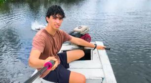 Qual sua desculpa? Jovem pega barco todo dia para chegar até à academia em Alter do Chão, no Pará