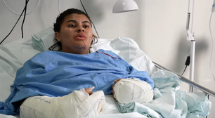 Jovem que teve as mãos decepadas pelo cunhado diz que se fingiu de morta para tentar escapar