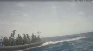 Forças israelenses dispararam tiros contra navios da flotilha de ajuda a Gaza, mostra vídeo