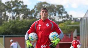 Rochet na Copa do Mundo? Pezzolano comenta situação do goleiro uruguaio