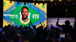 Torcedores brasileiros 'enlouqueceram' com 'conto de fadas' de Neymar, diz jornal britânico