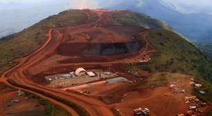 Minério de ferro amplia perdas após China revelar controle mais rígido da capacidade siderúrgica