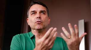 Flávio Bolsonaro está nos EUA em busca de reunião com Trump