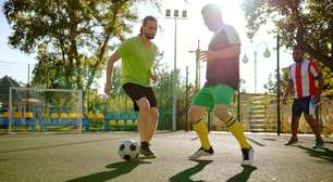 Atleta de fim de semana: por que o futebol pode ser risco para sedentários