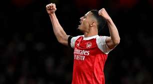 Torcedor tenta presentar Gabriel Magalhães com Rolex de R$ 121 mil após título do Arsenal