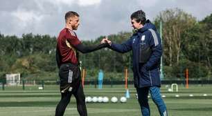 Técnico do Aston Villa tenta manter a fama de "Rei da Liga Europa" diante do Freiburg
