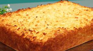 Bolo de aipim com coco super fofinho e com uma cremosidade irresistível, para servir com um café