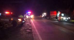 Idoso morre após colisão entre carro e caminhão na RS-453, em Carlos Barbosa