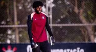 Hugo Souza, do Corinthians, lamenta ausência na Copa, mas mira vaga em 2030