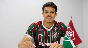 Fluminense anuncia renovação com Júlio Fidelis