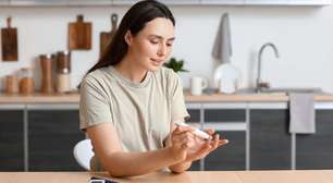 Medir a glicose em casa: veja como fazer e evite erros comuns