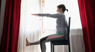 Yoga na cadeira: Prática ajuda no alongamento e reduz o estresse