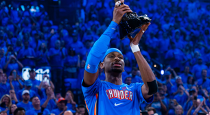 Dillon Brooks ironiza prêmio de MVP de Shai Gilgeous-Alexander com jogo de tabuleiro: "Encostou, é falta"
