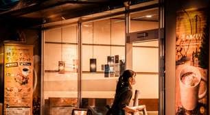 Em meio à crise de natalidade, Japão vê ascensão das cafeterias noturnas para bebês que choram