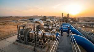 O gigantesco sistema industrial utilizado pela Arábia Saudita, Israel e Emirados Árabes que consome quantidades colossais de eletricidade para empurrar a água do mar