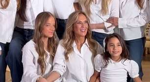 Helô Pinheiro, Tici, Rafa Justus e família mantêm tradição e se reúnem com look igual em jantar: camisa e blusa branca com jeans
