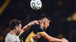 Corinthians busca empate, elimina Peñarol e garante 1° lugar do grupo