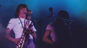Morre Dick Parry, saxofonista e colaborador do Pink Floyd, aos 83 anos