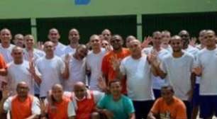 Culto com batismo de detentos em penitenciária do Piauí ganha repercussão nas redes