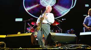 Morre Dick Parry, saxofonista histórico do Pink Floyd, aos 83 anos