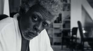 Seu Jorge lança clipe de 'Girl You Move Me'; assista aqui