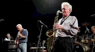 Morre Dick Parry, saxofonista do Pink Floyd, aos 77 anos