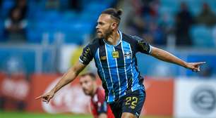 Grêmio enfrenta o Santos em confronto direto pelo Brasileirão
