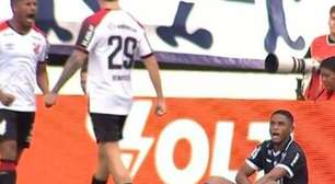 Jogador do Remo é expulso por gesto obsceno contra o Athletico