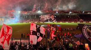 Vasco presta homenagens para Geovani durante o jogo contra o Bragantino