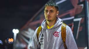 Varela lamenta expulsão de Carrascal em derrota do Flamengo para o Palmeiras