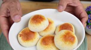 Pão de queijo sem ovo muito prático e com aquela casquinha crocante que todos adoram