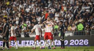 Bragantino atropela o Vasco em São Januário e cola no G-4 do Brasileirão