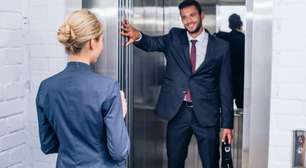 Segurar a porta do elevador parece um gesto gentil, mas psicólogos enxergam algo muito mais profundo