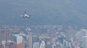 Aviões militares dos Estados Unidos sobrevoam Caracas com autorização do governo venezuelano