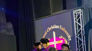 Chris Brown recebe título de PHD em Artes Visuais e Performáticas