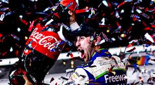 NASCAR Cup: Daniel Suárez vence Coca-Cola 600 após corrida ser encerrada pela chuva