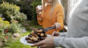 Pesquisa associa consumo de carne à maior chance de chegar aos 100 anos