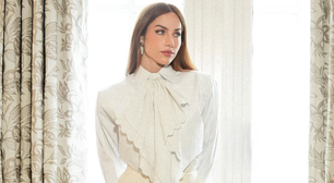 Giovanna Ewbank compõe look corpcore com romantismo do babado e amarelo-manteiga