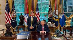 Flávio exibe foto com Trump na Casa Branca após suspense sobre encontro