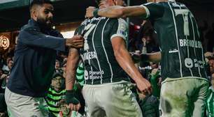 Coritiba derrota o Bahia de virada e entra no G-6 do Brasileirão