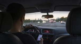 Celular ao volante preocupa mais que velocidade, diz pesquisa
