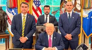 Flávio Bolsonaro divulga foto de encontro com Trump no Salão Oval da Casa Branca
