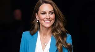 O motivo secreto pelo qual Kate Middleton desceu de costas da escada do avião