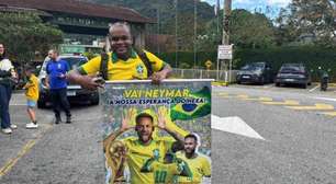 Torcedor vê Neymar como esperança do hexa na chegada do Brasil à Granja Comary