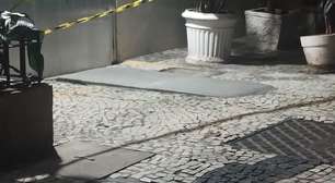Condomínio concreta trecho de calçada de pedras portuguesas em Copacabana e revolta moradores