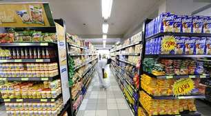 IPCA-15 desacelera, mas inflação estoura teto da meta; alimentos e luz pesam