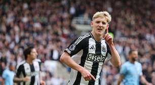 Barcelona fecha contratação de atacante destaque do Newcastle