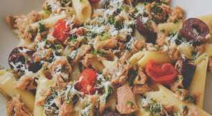 Macarrão com atum e toque siciliano pronto em 25 min